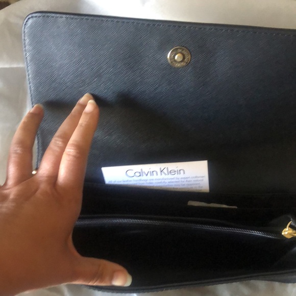 Calvin Klein - Picture 3 of 6